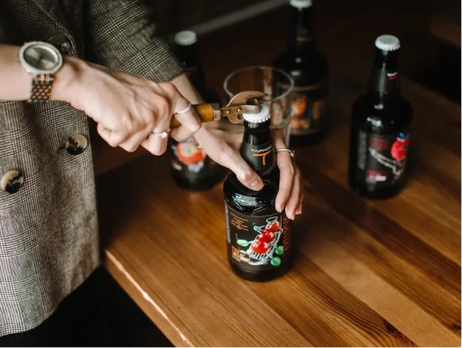 Как открыть бутылку с пивом: девять способов